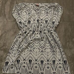 White & Black Aztec Print Elastic Waist Sassy Maternity Tunic M